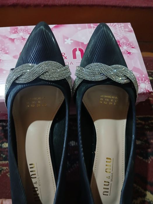 Туфли сотилади.Янги.40 размер.оригинал