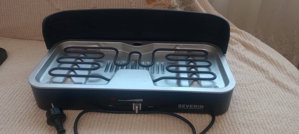 Grătar electric Severin model Rohre27