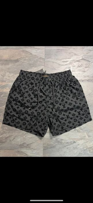 Стилни мъжки плажни шорти BALENCIAGA – комфорт и визия за лятото!