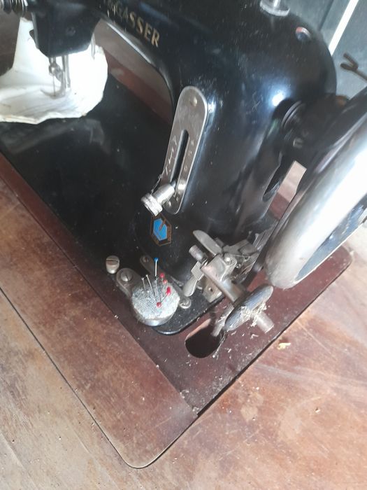 Vind mașina de cusut antica