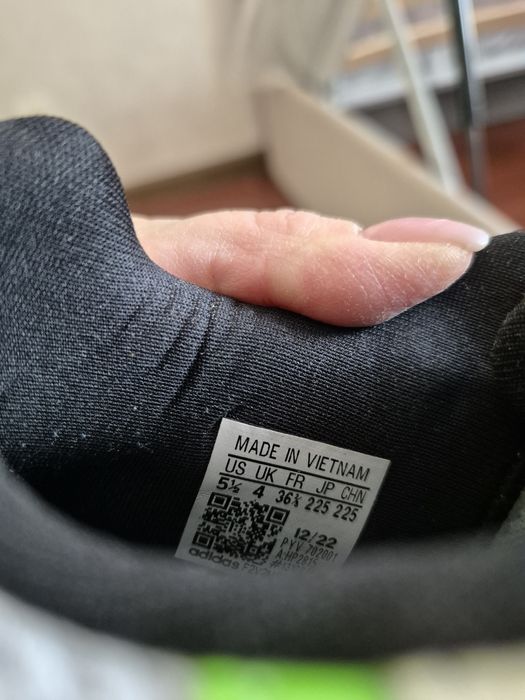 Кроссовки Адидас. Новые