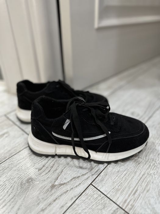 Продам зимние кроссовки