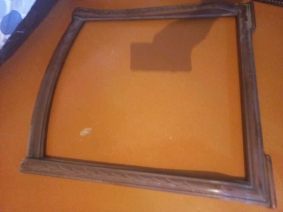 Картины, рамка для картины или зеркала.