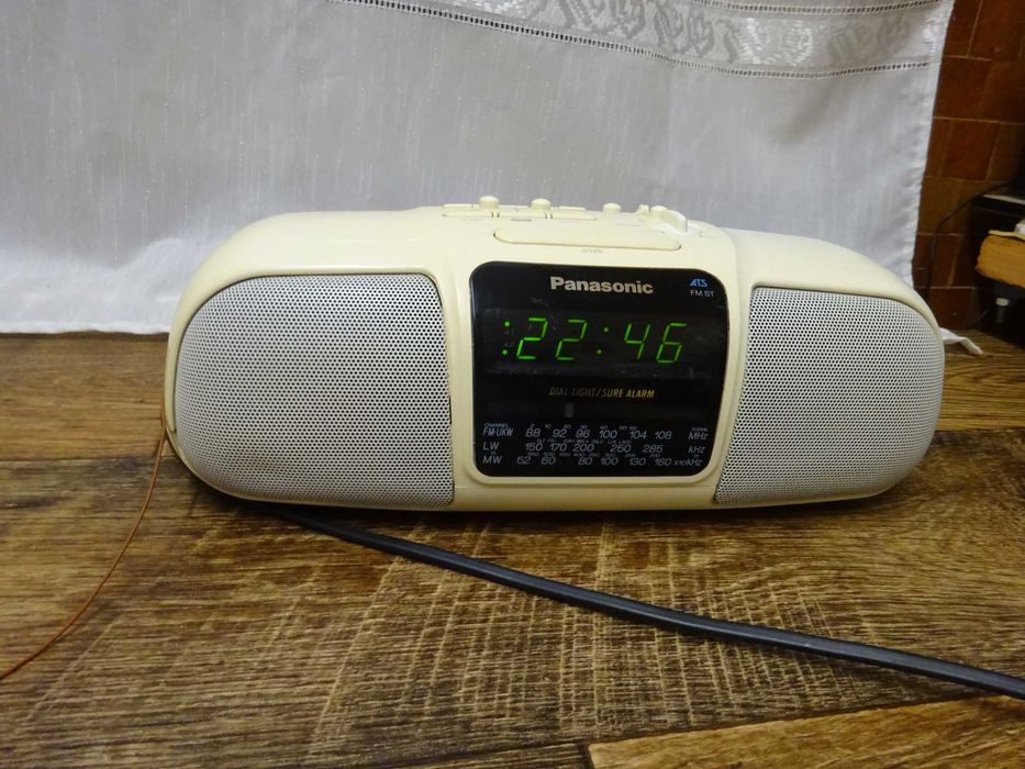 Aparat radio cu ceas retro Panasonic RC-X230