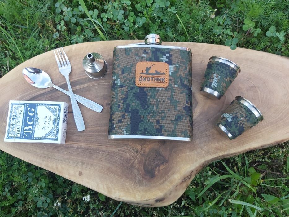 Туристически комплект ОХОТНИК манерка,2 чаши,лъжица,вилица и карти в к