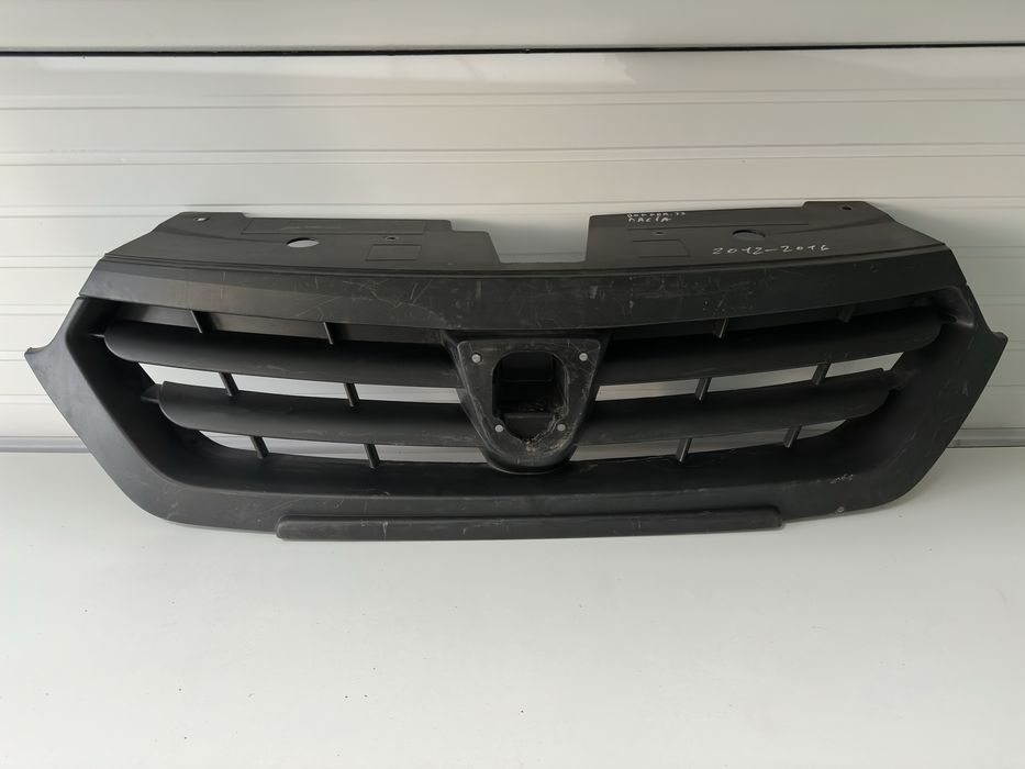 GRILĂ centrala radiator fata  – Dacia Dokker (2012–2016)