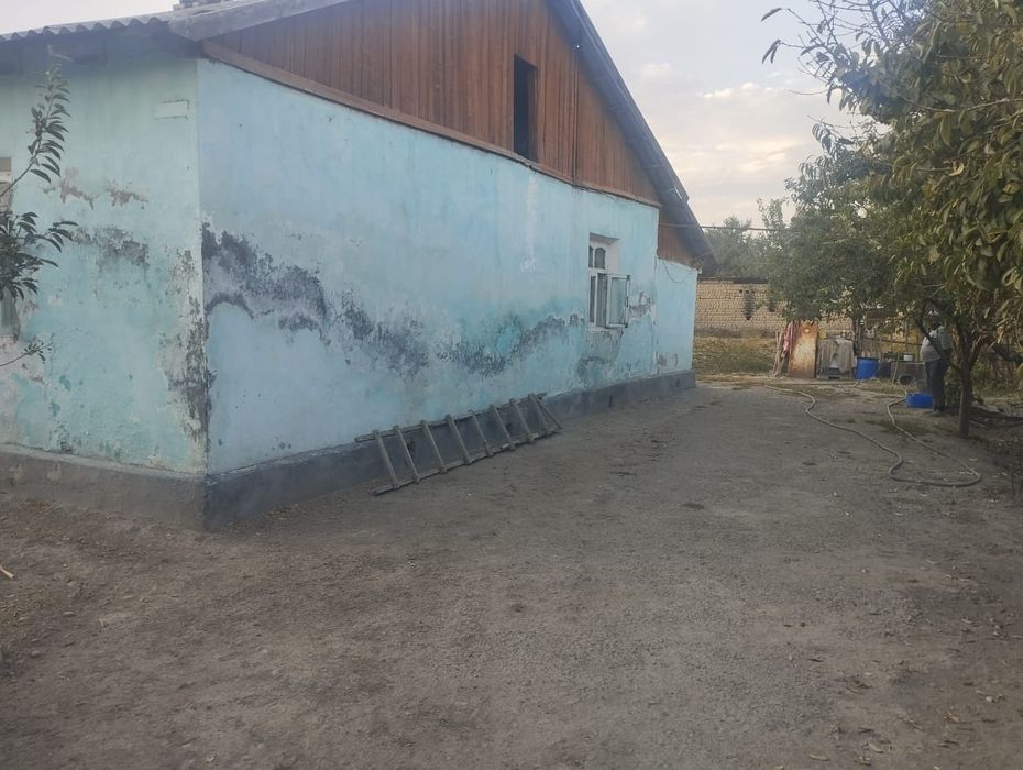 Uy sotiladi 12 sotok