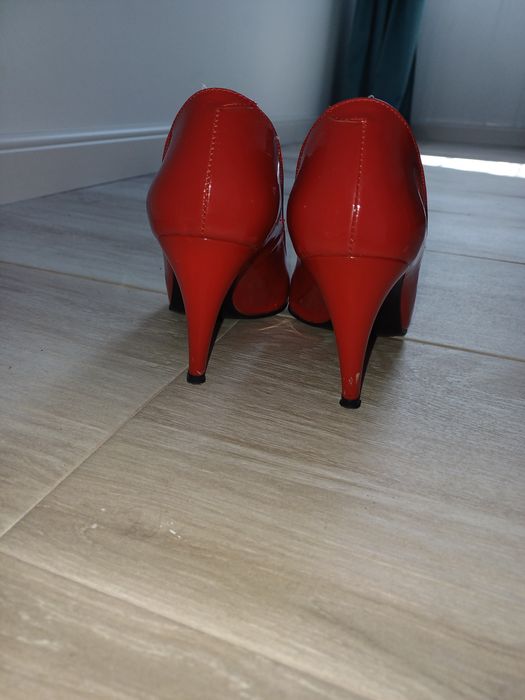 Vand 2 perechi pantofi masura 37