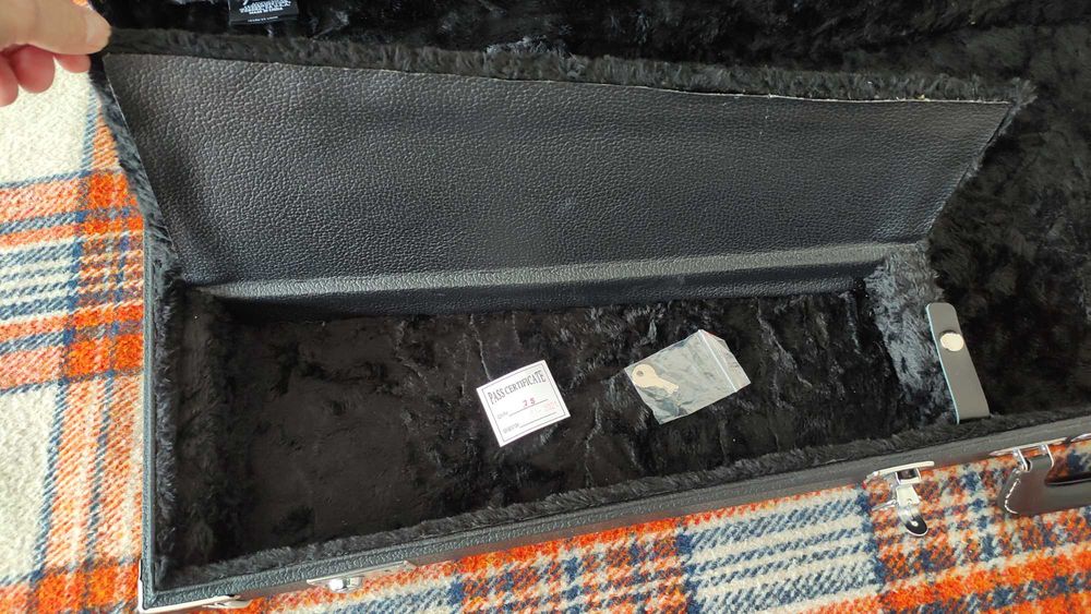 Куфар за електрическа китара Fender Classic Series Strat/Tele