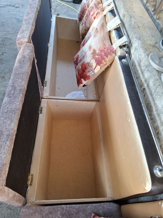 Кухонный мягкий уголок