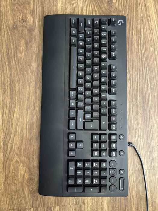 Геймърски компютър DeepCool / G:RIGS + LOGITECH клавиатура