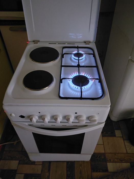 Продам газ плиту индезит