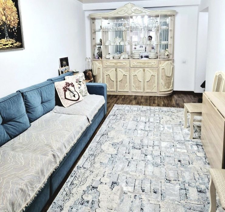 Срочно диван в гостинную