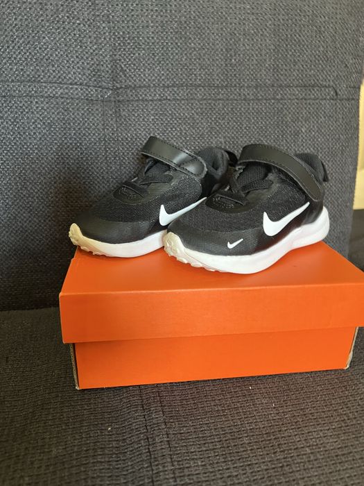 Маратонки Nike,размер 22