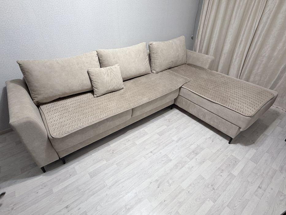 Угловой диван 3м*2 м
