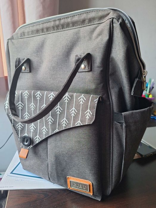 Хубава раница, подходяща за пътуване или училище