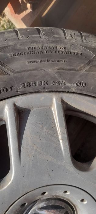 Jenti aluminiu cu cauciucuri de vara