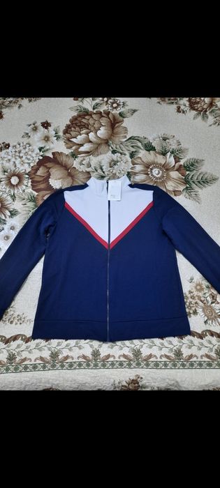 Спортивная кофта