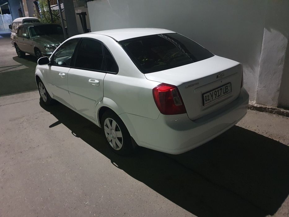 Lasetti 1,8 sotiladi