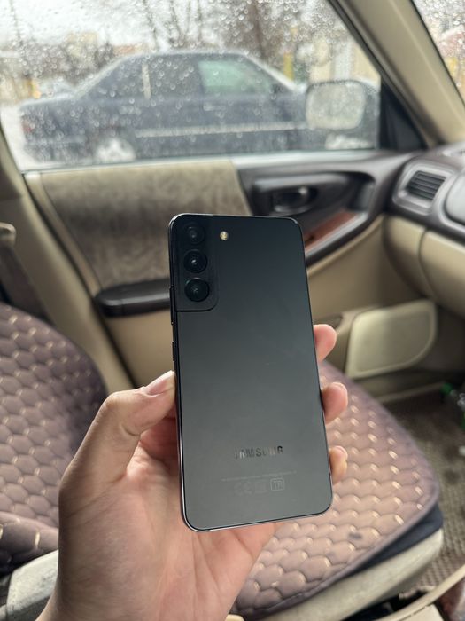 Samsung Galaxy S22 в хорошем состоянии