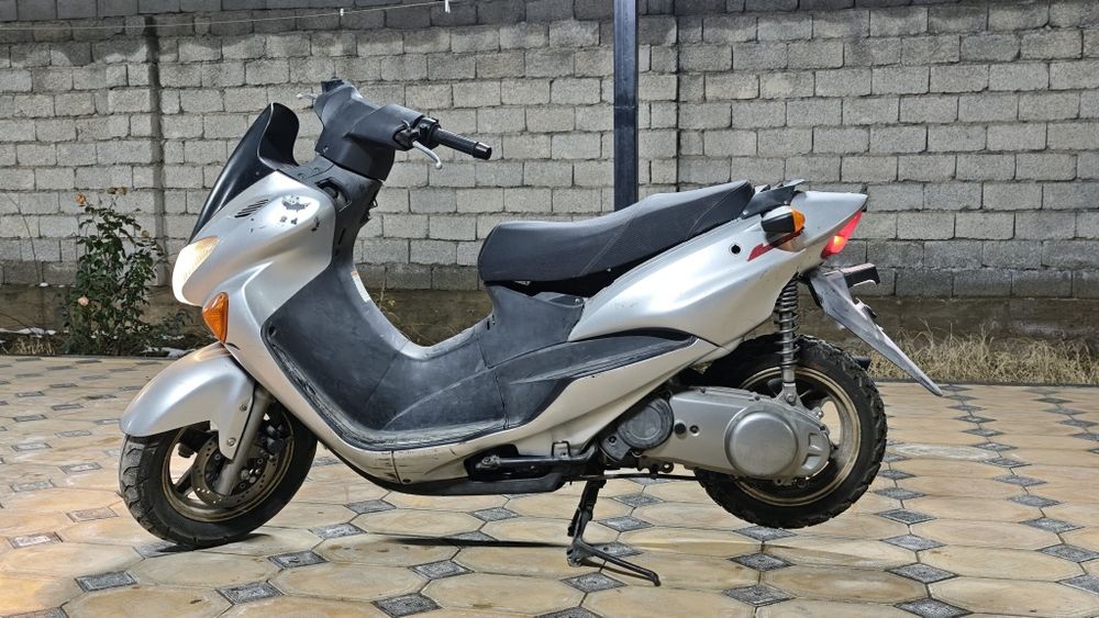 Suzuki avenis 150