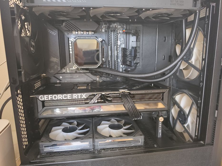 ASUS ROG Strix GeForce RTX 5070 Ti OC Edition – Отлично състояние, гаранция до 16.06.2029 г
