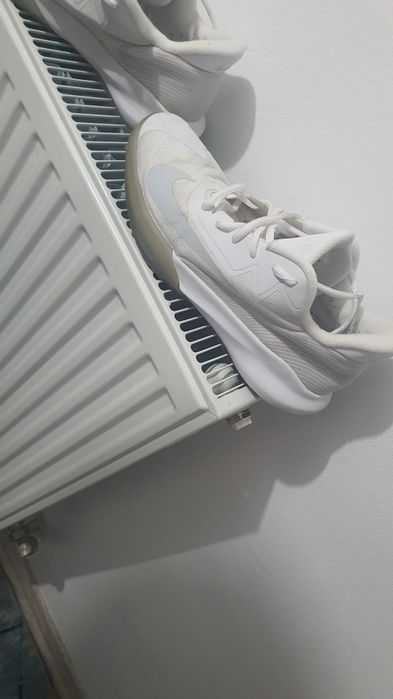 Vind adidasi nike