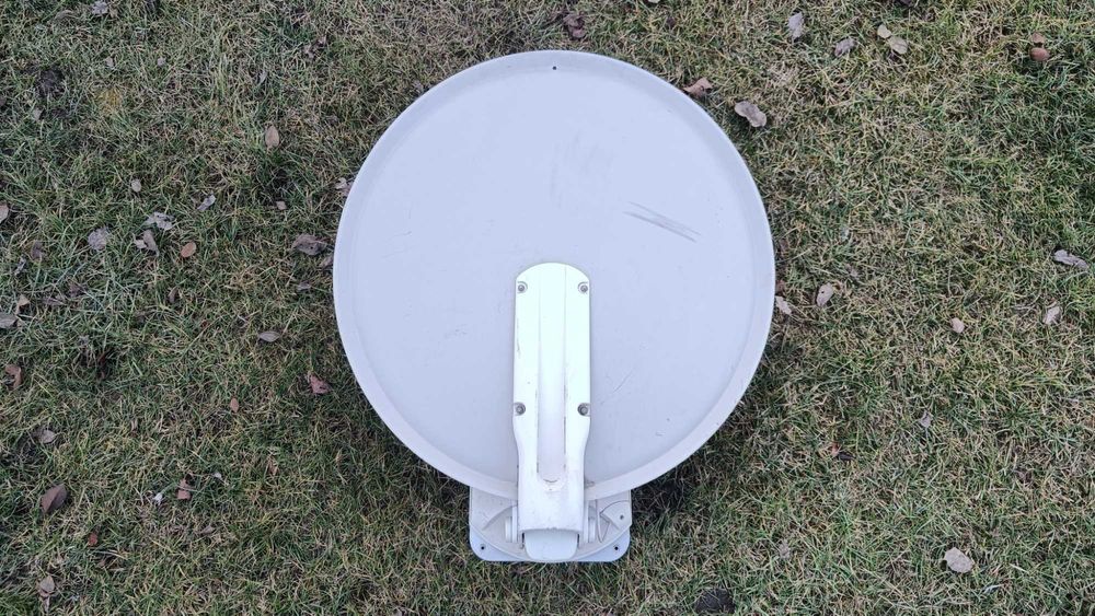 Antena satelit automata marca Teleco model Telesat.