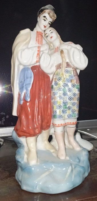 Продам статуэтку "Кузнец Вакула и Оксана"