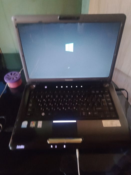 Ноутбук TOSHIBAe