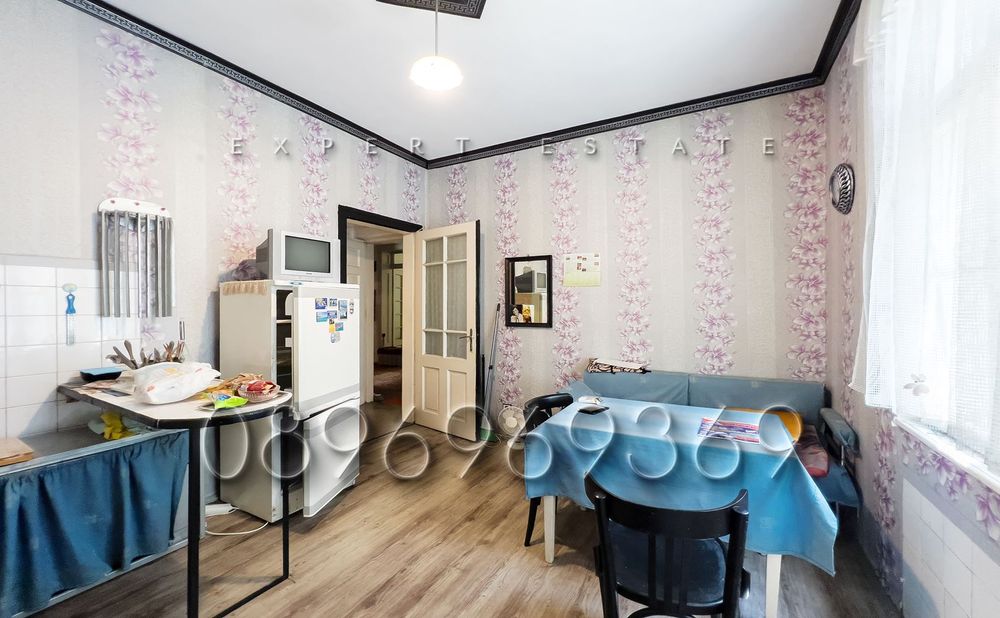 Пет отделни стаи-Гръцка махала-Тухла