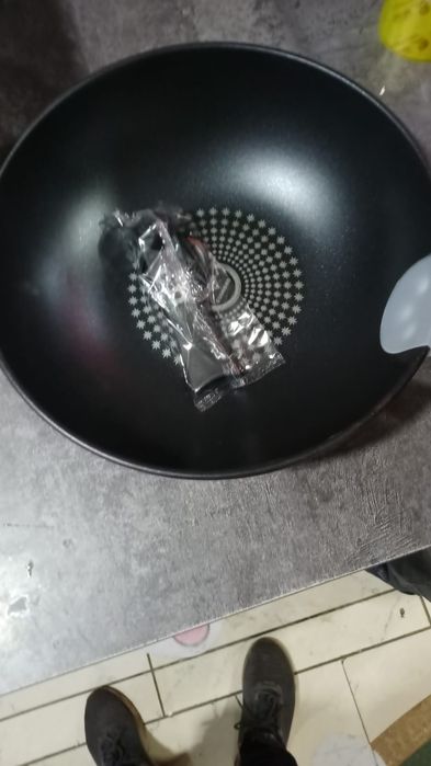 Новая сковородка с крышкой