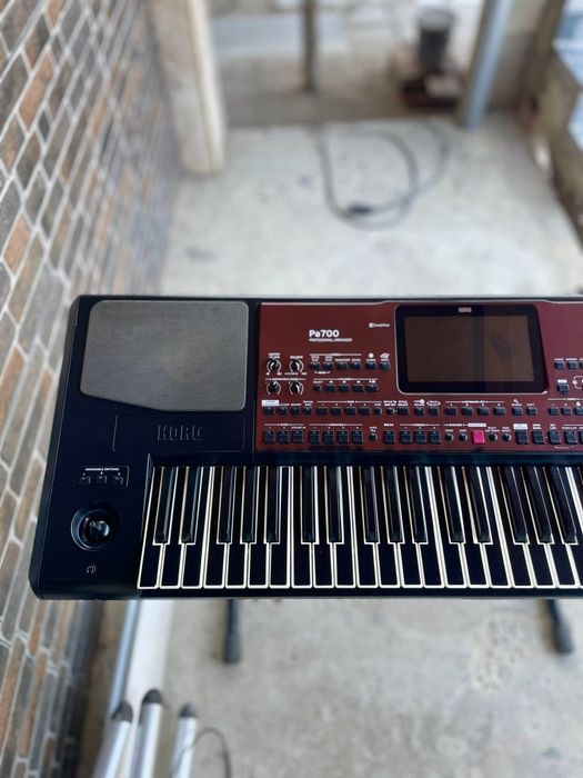 Продавам Korg Pa700