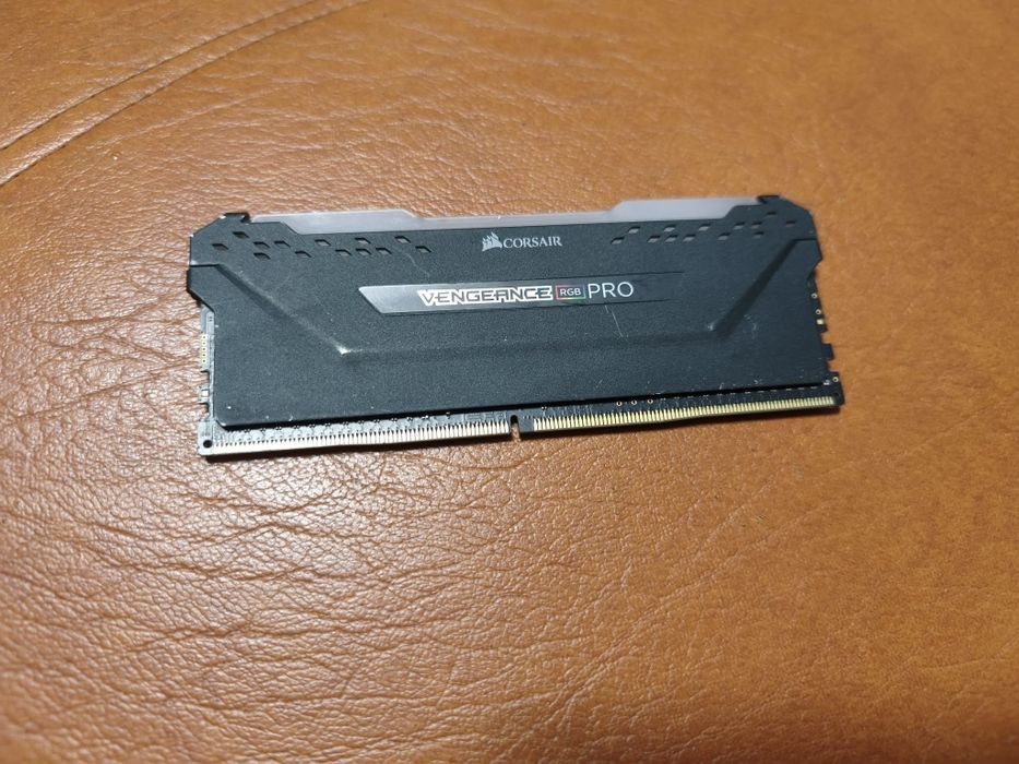 8Gb RAM DDR4 Corsair Vengeance Pro RGB