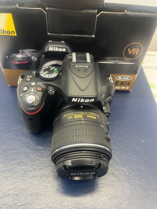 Nikon D5200 + Obiectiv Nikon AF-S DX Nikkor 18-55mm VR II – Kit complet