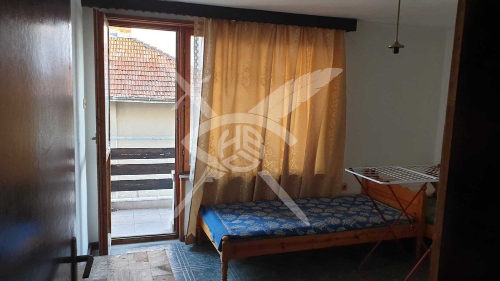 Триетажна къща-Несебър