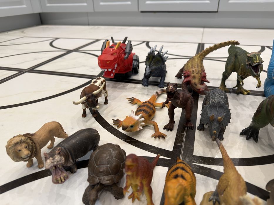 Фигурки игрушки динозавры