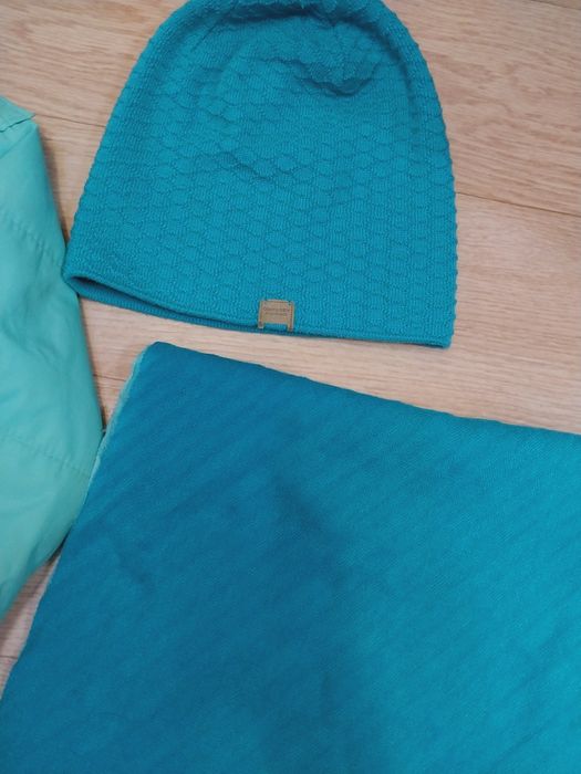 Продам набор Куртка шапка и шарф