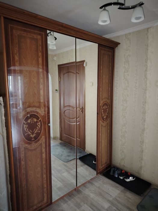 Продам шкаф прихожую.