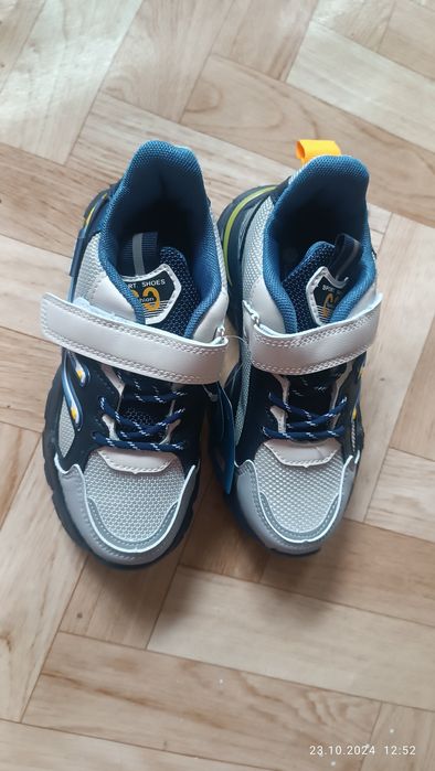 кроссовки новые 32р, сандали