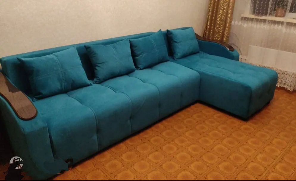 В продаже диван на пружинах.