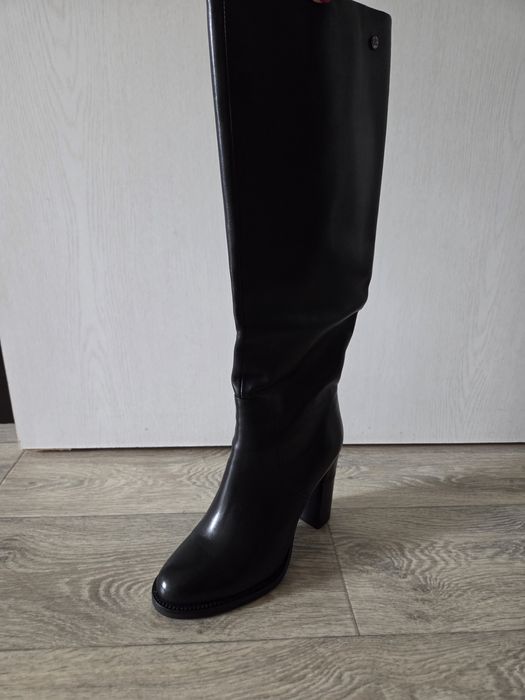 Продам новые сапоги Basconi