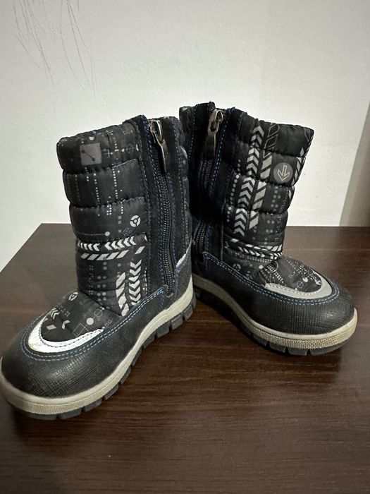 Продам детские зимние сапоги