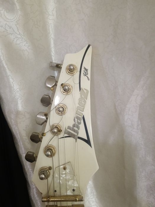 Пртдам гитару Ibanez JЕM