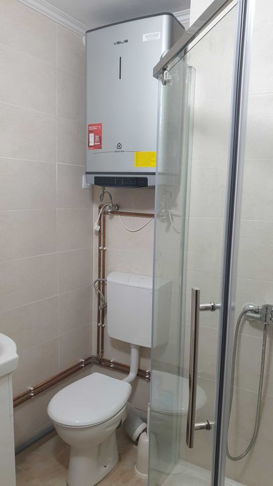 Vând apartament cu 3 camere, la etajul 2, zona Han si Spital