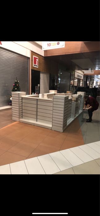 Универсално Търговско Оборудване на Модули