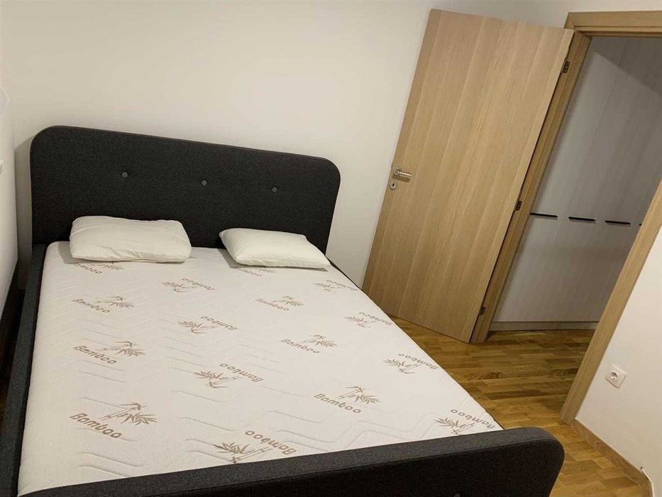 Дава се под наем Двустаен апартамент в Бургас, Център - 58 кв.м за 229.5 € - Снимка #2