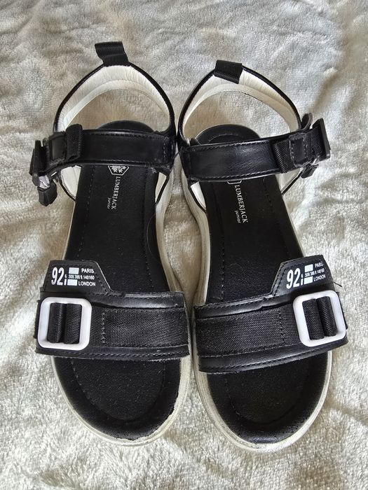 Продам обувь на девочку 32-33