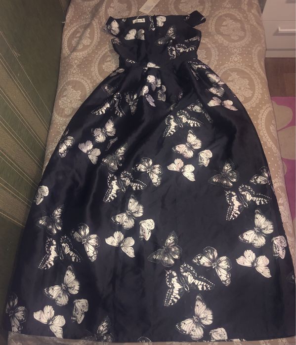 Продам вечернее платье с открытом плечом