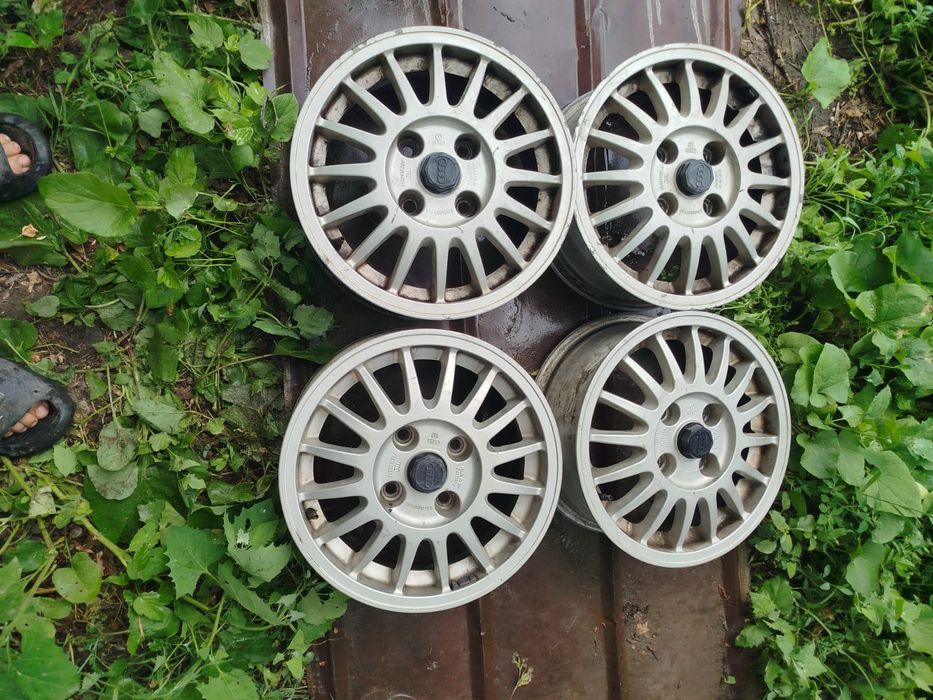 Продам на Audi 100-80(В3)